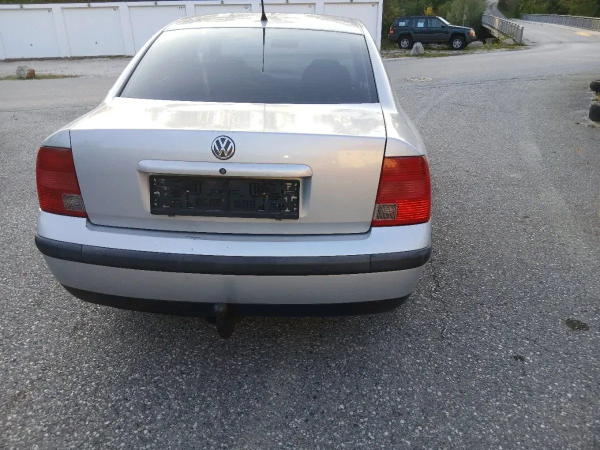 Volkswagen Passat 2000 photo 2