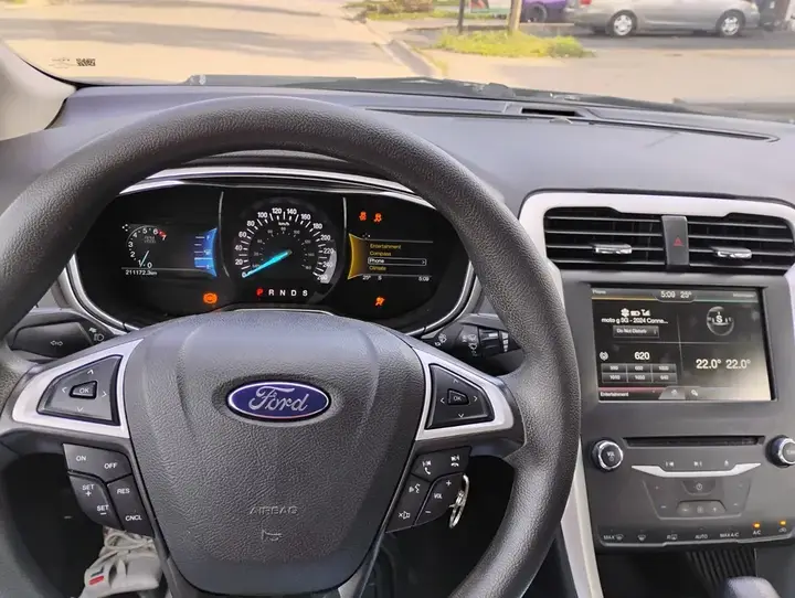 Ford Fusion 2015 photo 2