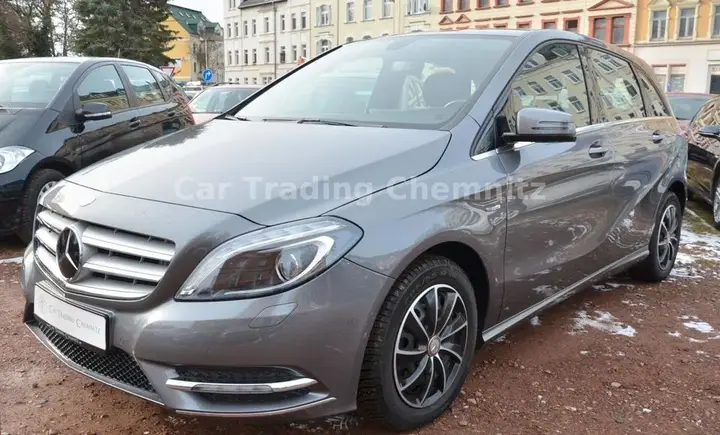 Mercedes-Benz B 180
