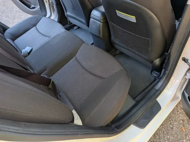 Hyundai Elantra 2016 photo 3
