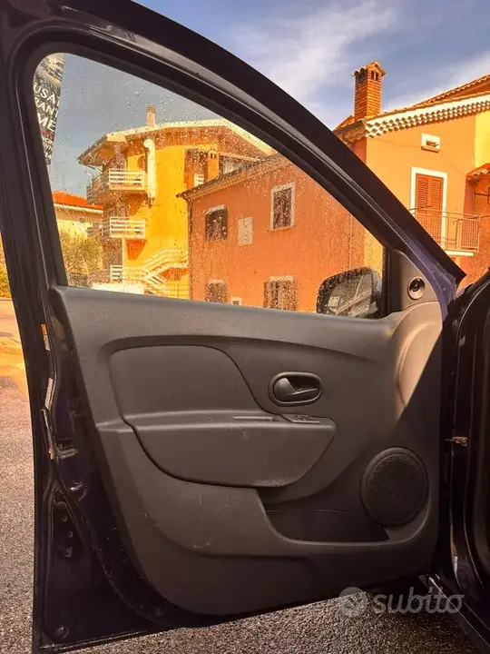 Dacia Sandero 2018 photo 2