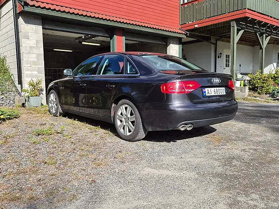 Audi A4 2009 photo 2