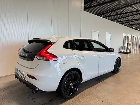 Volvo V40 2016 photo 2