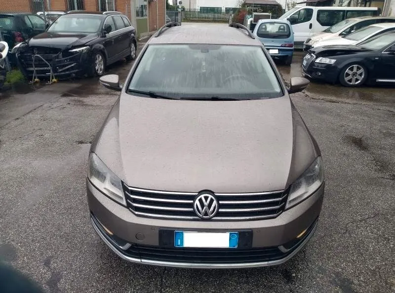 Volkswagen Passat Var. 2011 photo 5