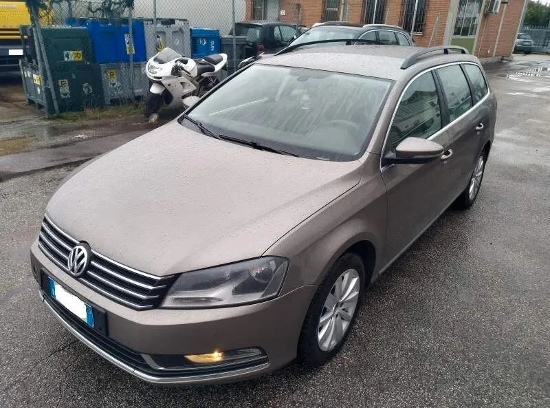 Volkswagen Passat Var. 2011 photo 4