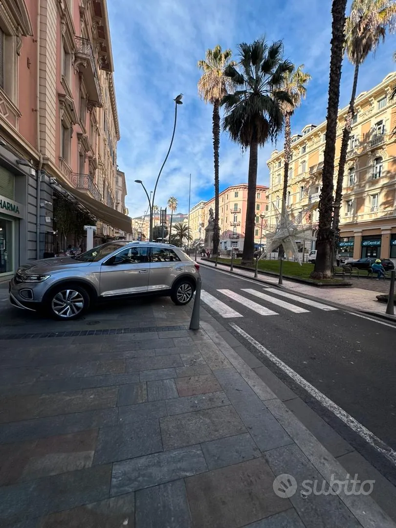 Volkswagen T-Roc 2022 photo 2