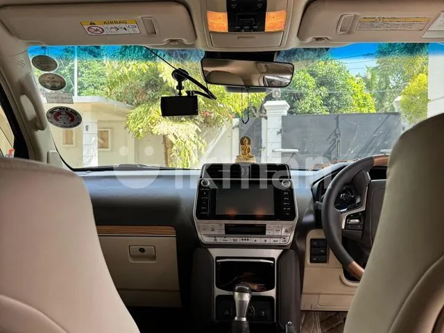 Toyota Land Cruiser Prado 2017 photo 3