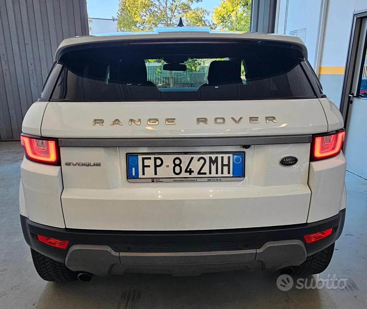 Land Rover Evoque 2018 photo 2