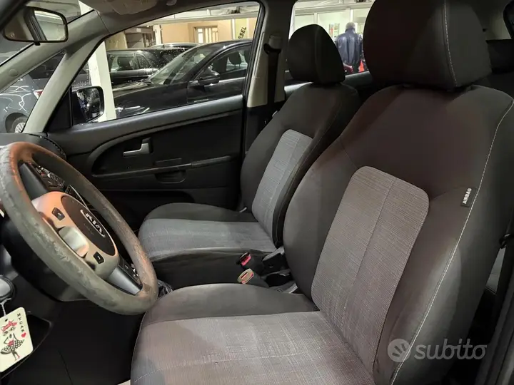 Kia Venga 2014 photo 5