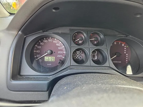 Mitsubishi Pajero 2001 photo 2