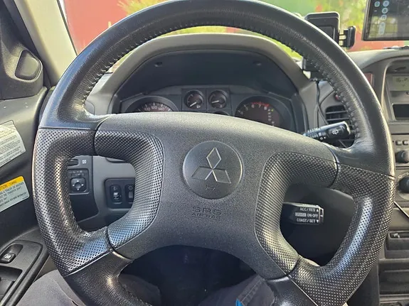 Mitsubishi Pajero 2001 photo 3