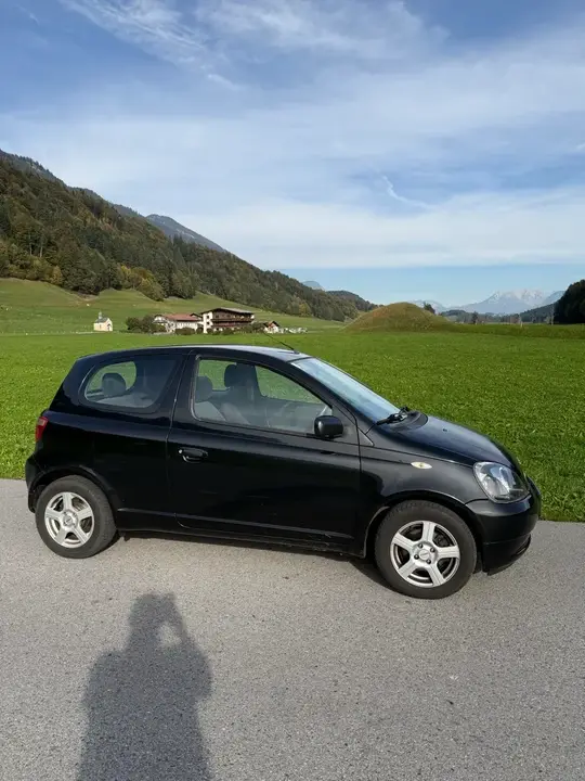 Toyota Yaris 2002 photo 2