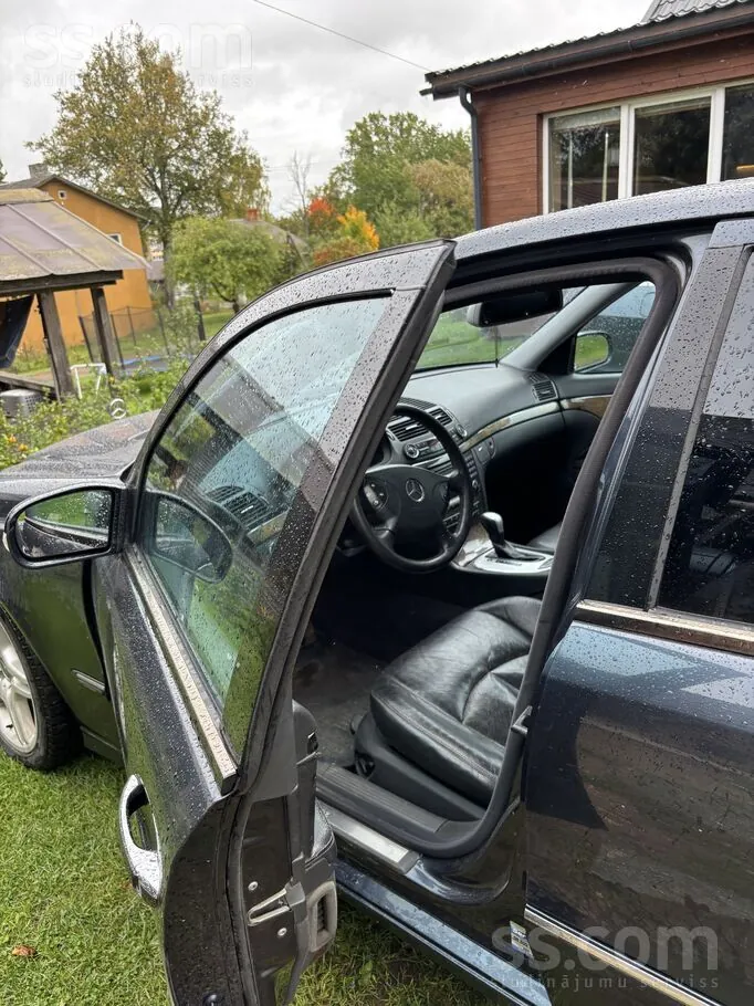 Mercedes-Benz E320 2003 photo 3