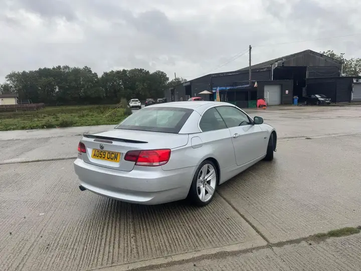 BMW 3 Series 2009 photo 3