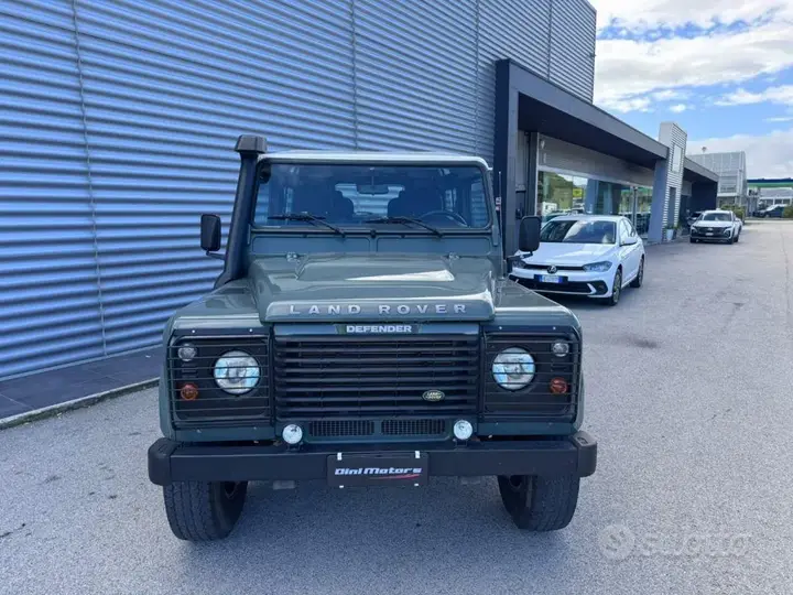 Land Rover Defender 2010 photo 2