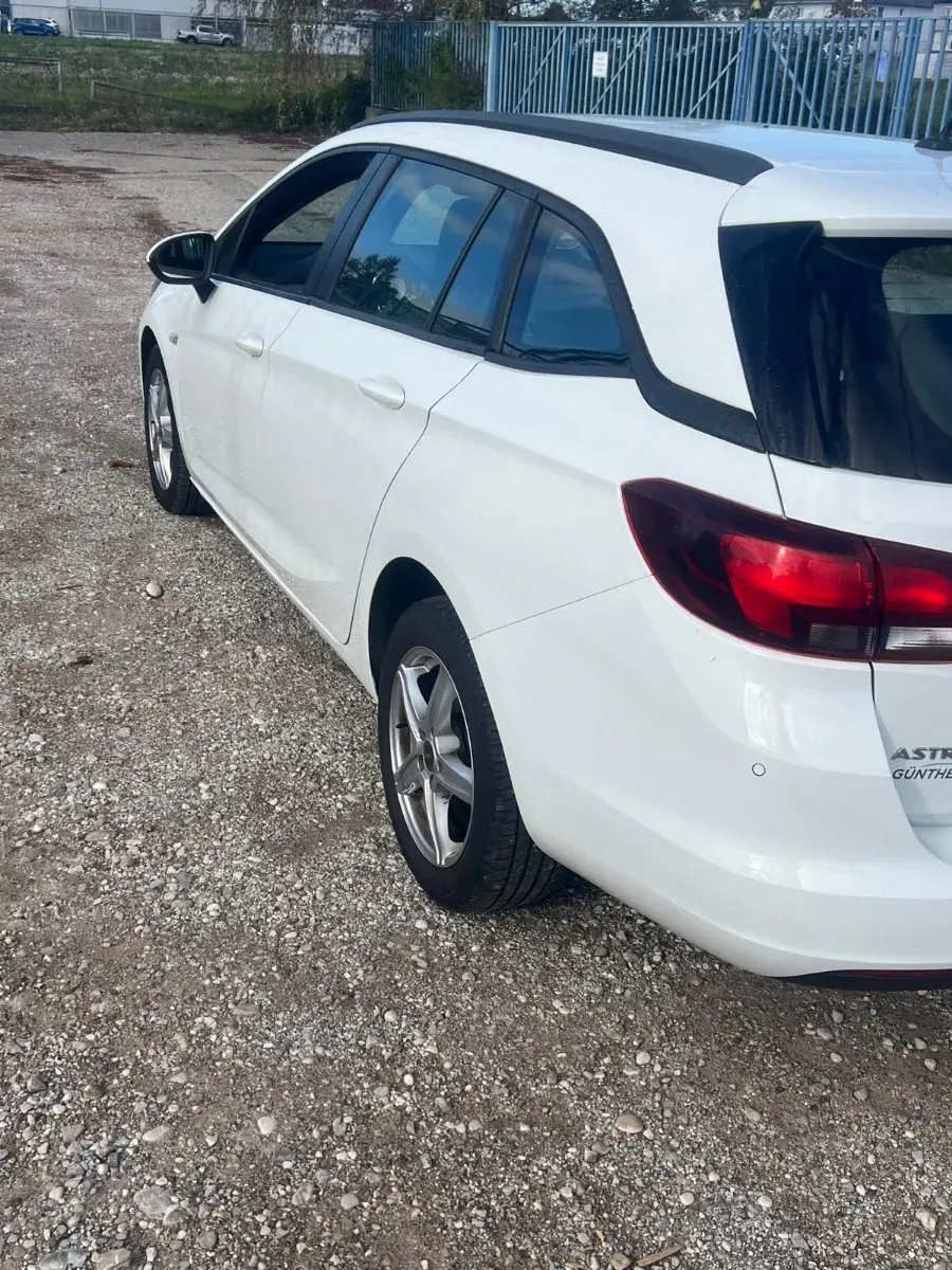 Opel Astra 2018 photo 2