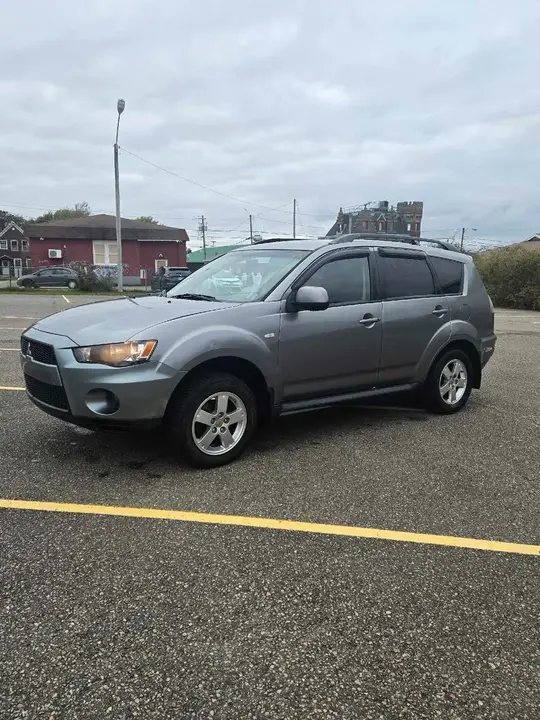 Mitsubishi Outlander 2013 photo 2