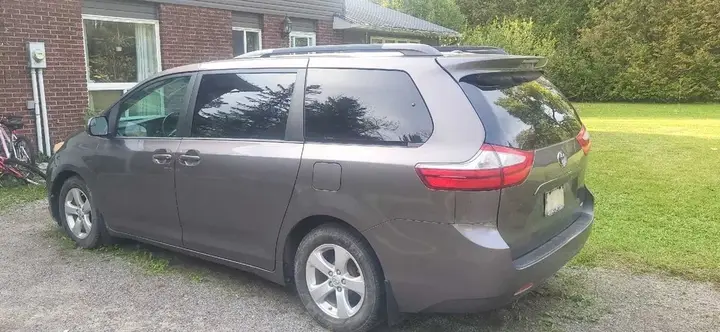 Toyota Sienna 2015 photo 4