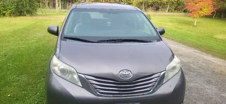 Toyota Sienna 2015 photo 2