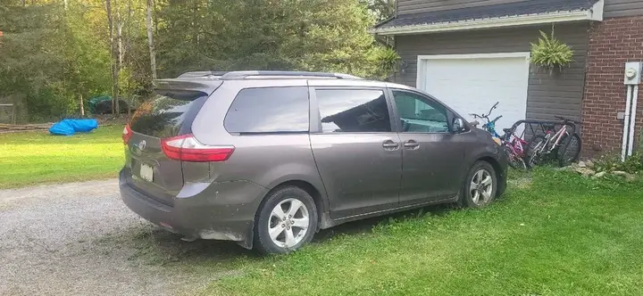 Toyota Sienna 2015 photo 5