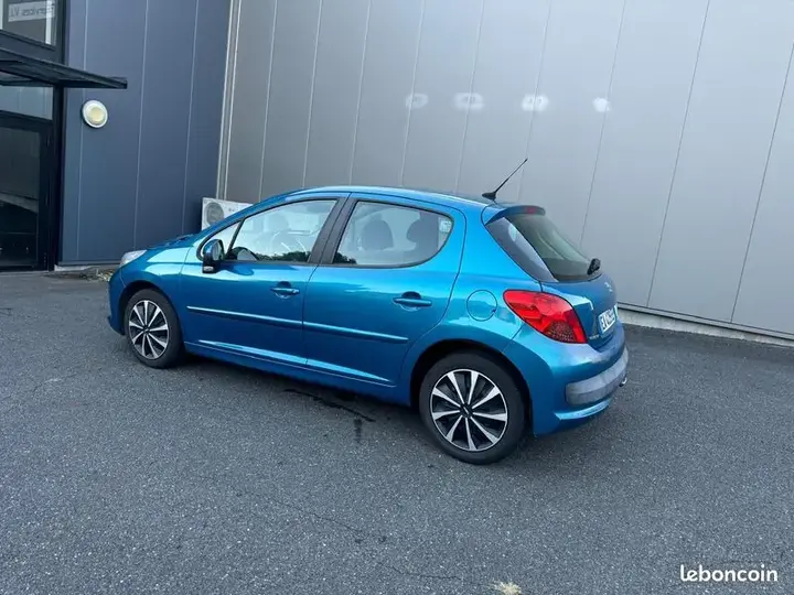 Peugeot 207 2006 photo 2