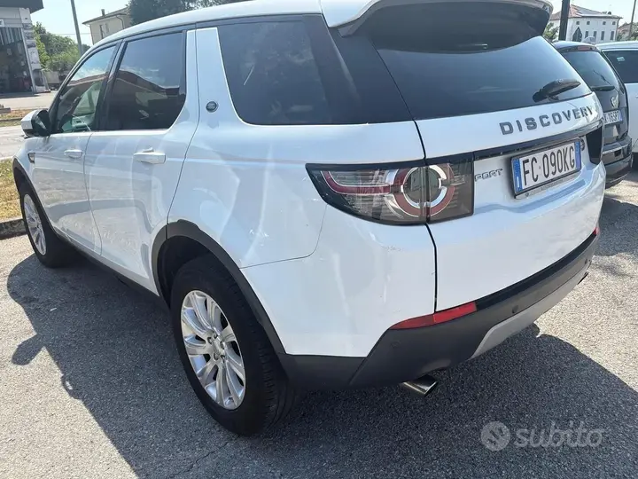 Land Rover Discovery Sport 2016 photo 3