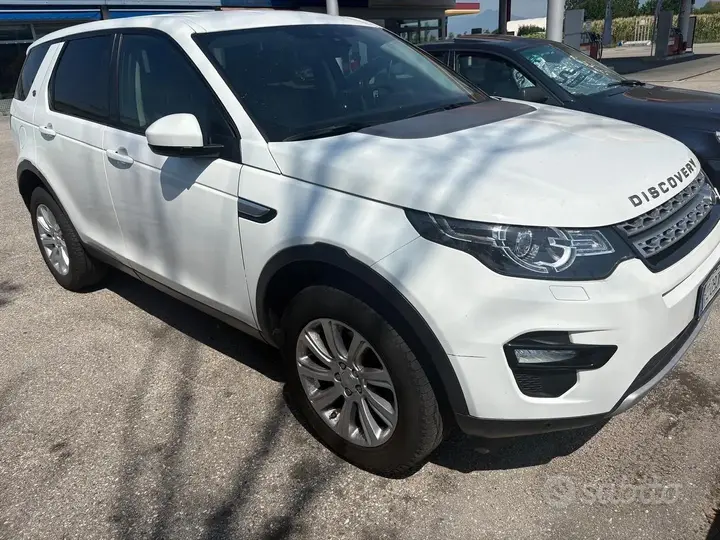 Land Rover Discovery Sport 2016 photo 2