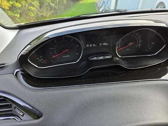 Peugeot 208 2014 photo 5