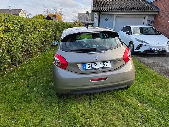 Peugeot 208 2014 photo 2