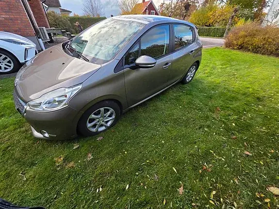 Peugeot 208 2014 photo 3