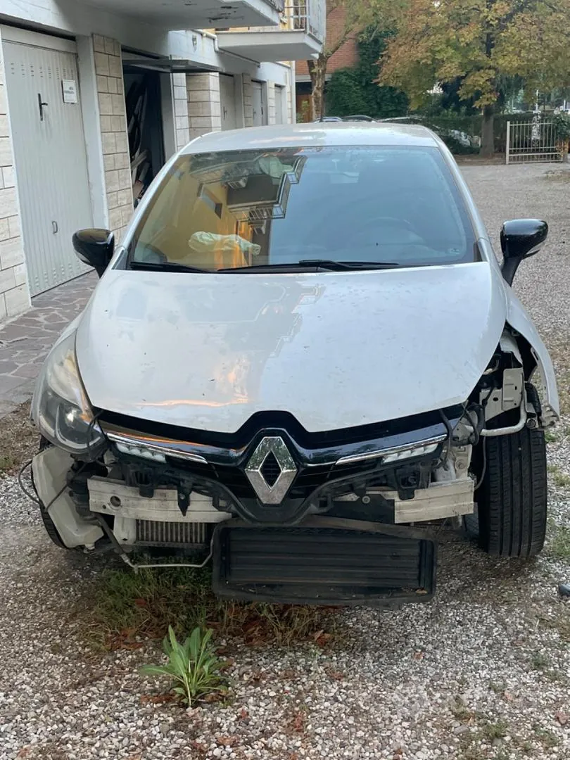 Renault Clio 2016 photo 2