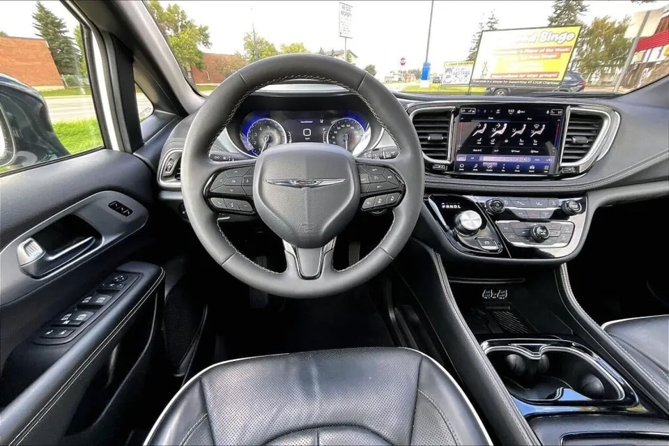 Chrysler Pacifica 2025 photo 5