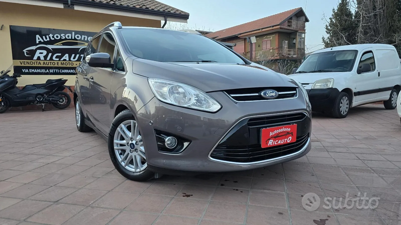 Ford C-Max 2012 photo 2