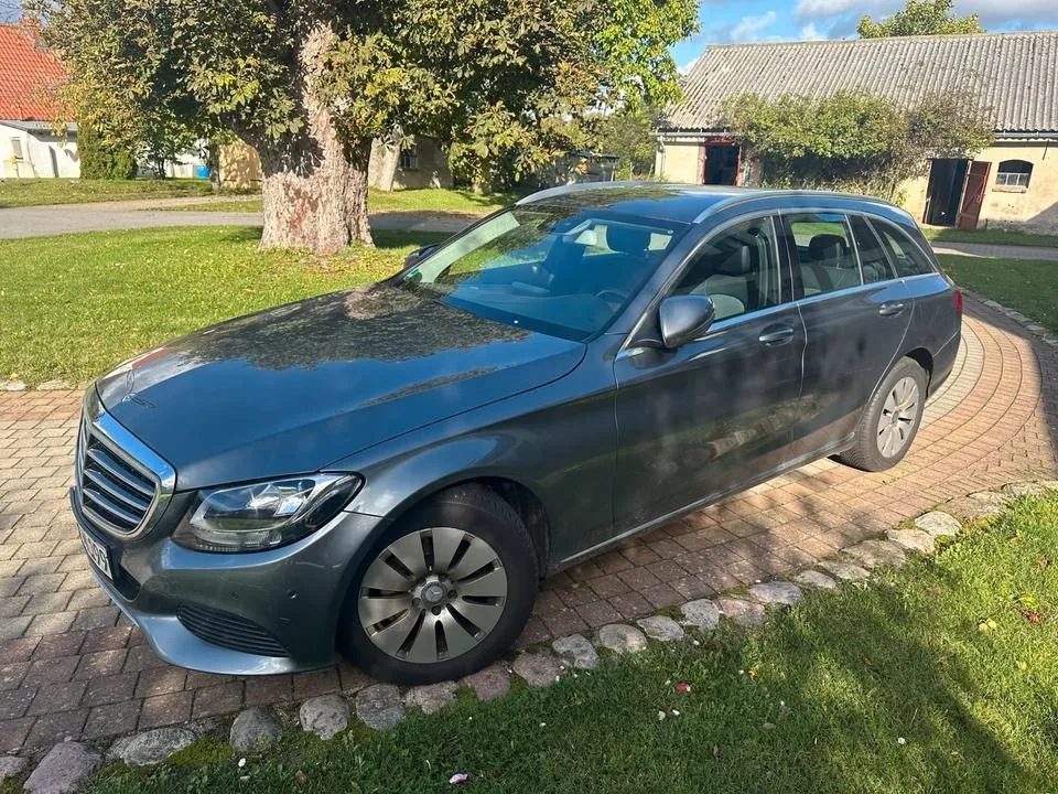 Mercedes-Benz C220