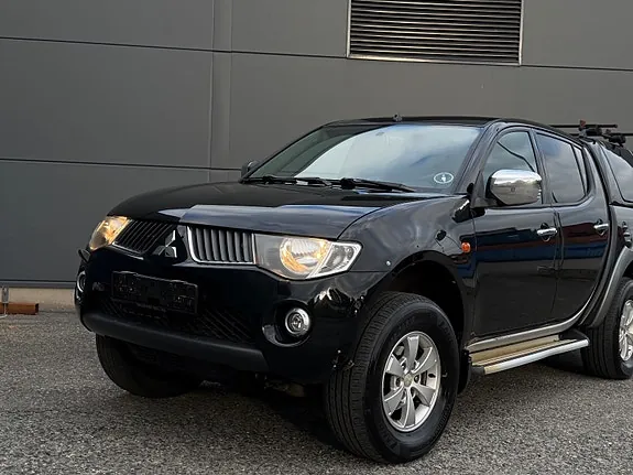Mitsubishi L200 2010 photo 2