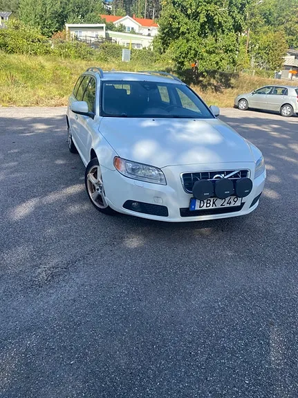 Volvo V70 2012 photo 3