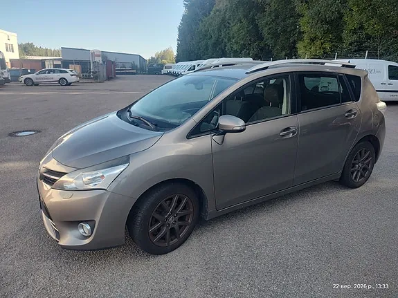 Toyota Verso 2015 photo 2
