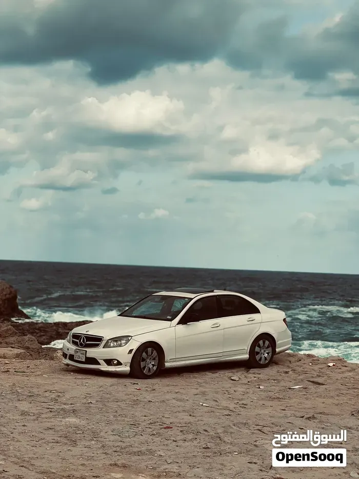 Mercedes-Benz C-Class 2011 photo 2
