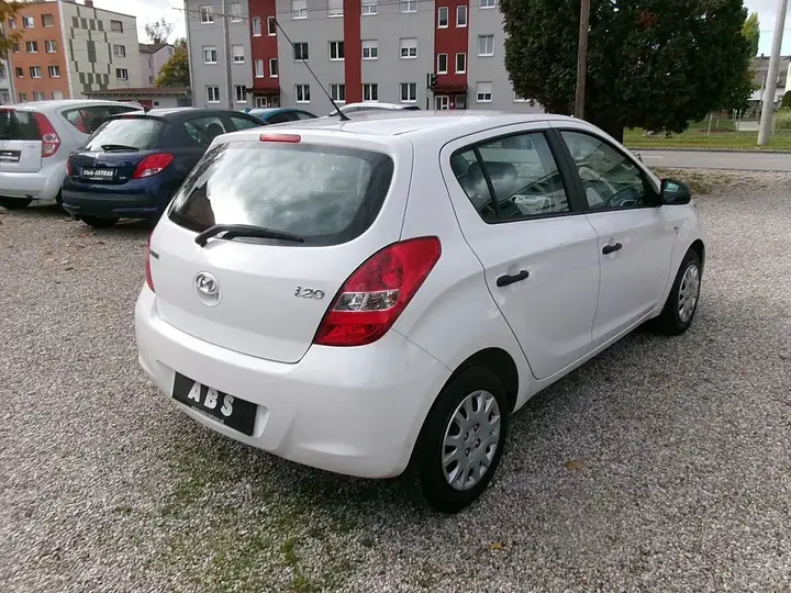 Hyundai I20 2012 photo 3