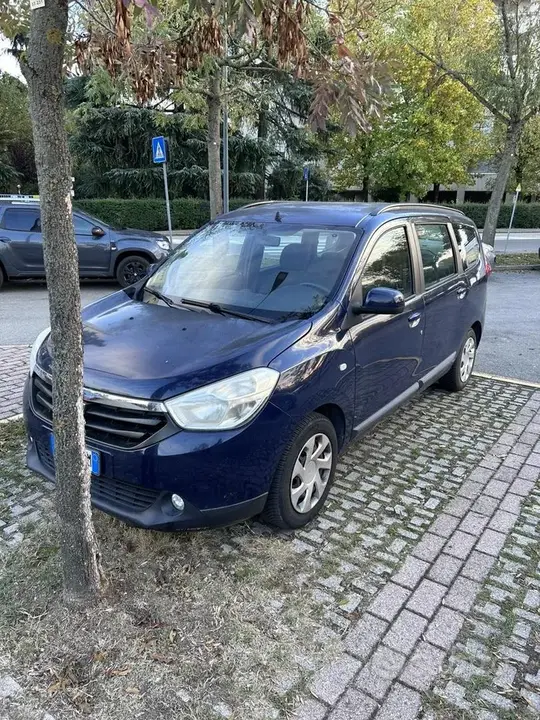 Dacia Lodgy 2012 photo 2