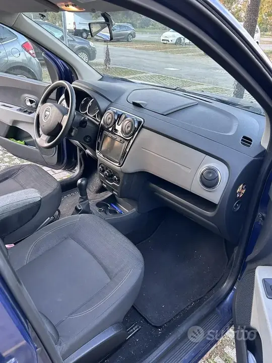 Dacia Lodgy 2012 photo 4