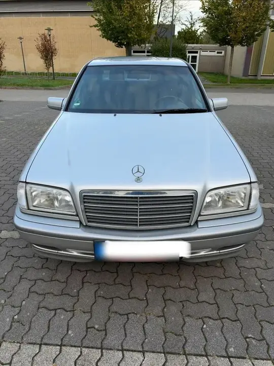 Mercedes-Benz C180