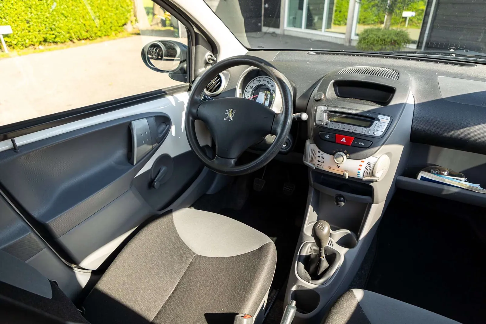 Peugeot 107 2011 photo 2
