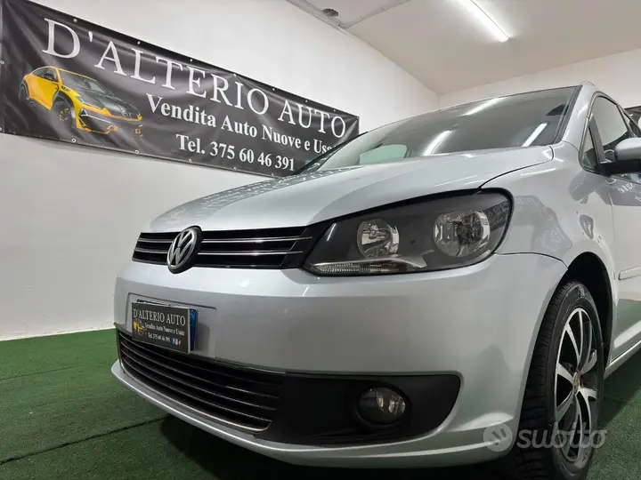 Volkswagen Touran 2012 photo 4