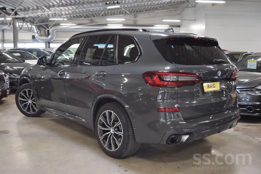 BMW X5 2021 photo 2