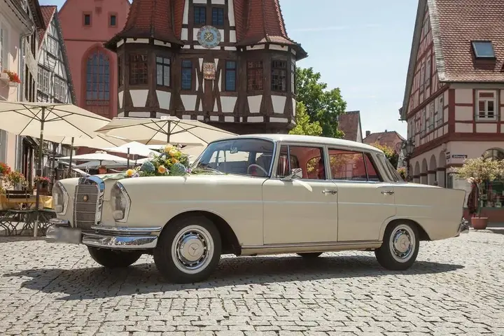 Mercedes-Benz W111