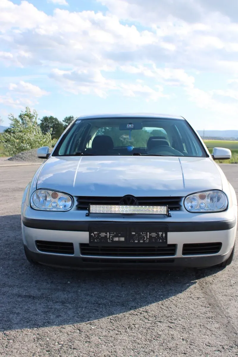 Volkswagen Golf 1999 photo 2