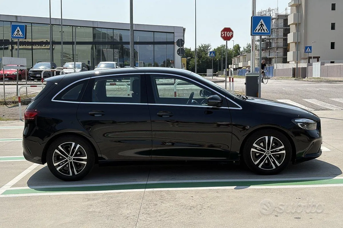 Mercedes-Benz B 180 2024 photo 4