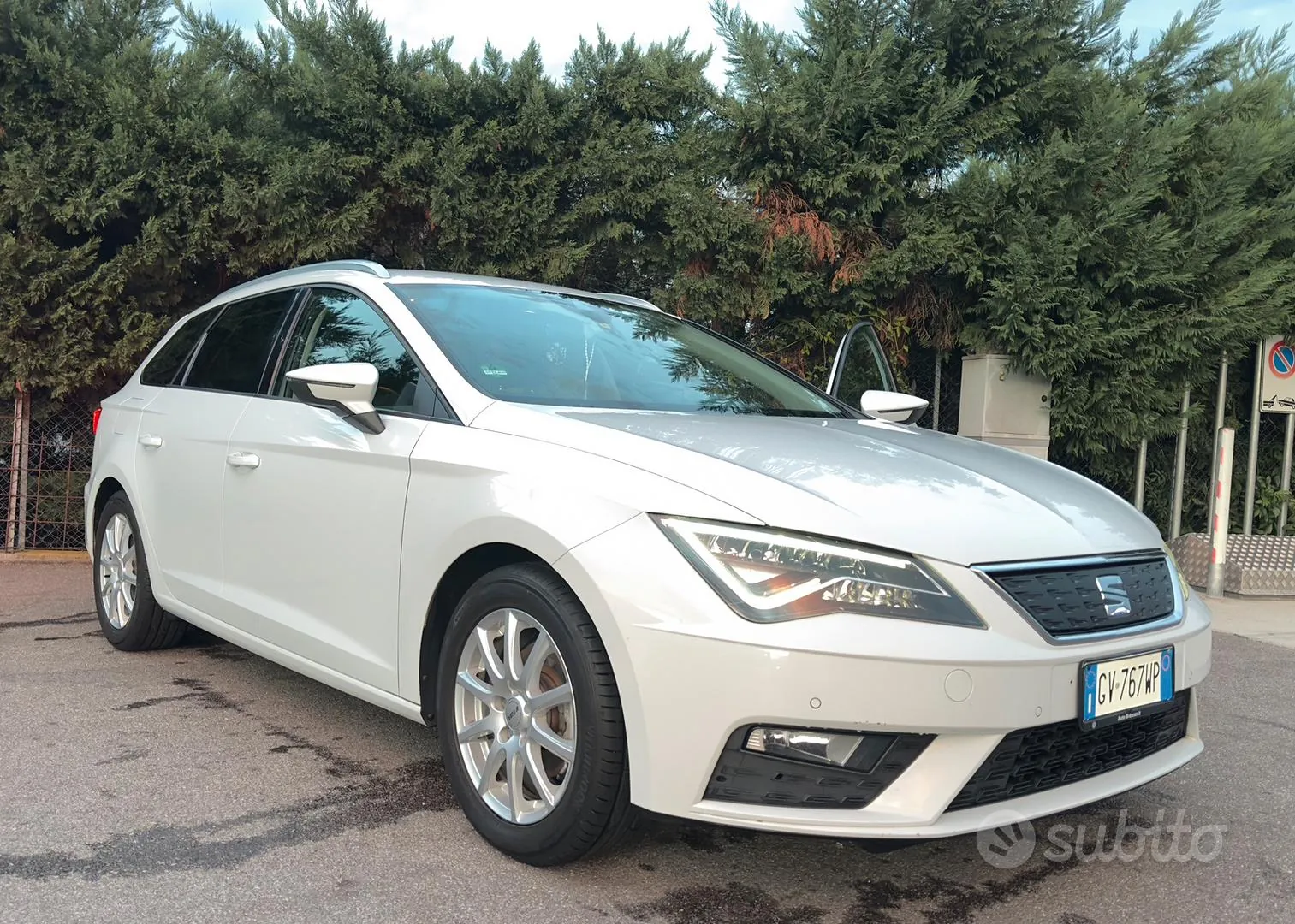 Seat Leon 2024 photo 2