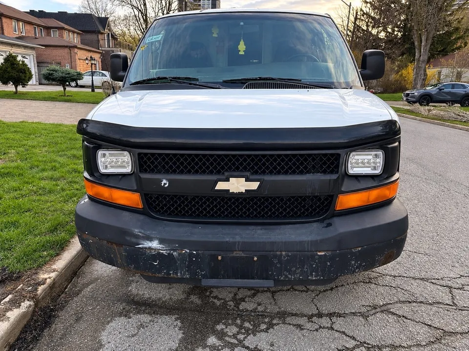 Chevrolet Express 2010 photo 2